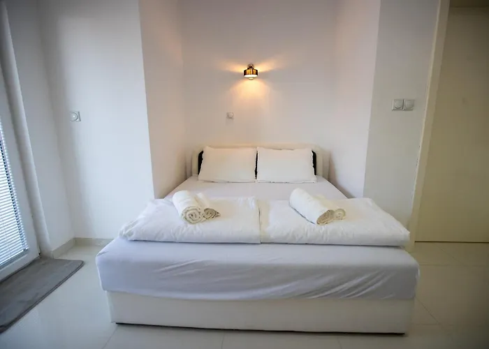 Lake View Double Balcony City Center Apartment In Ohrid